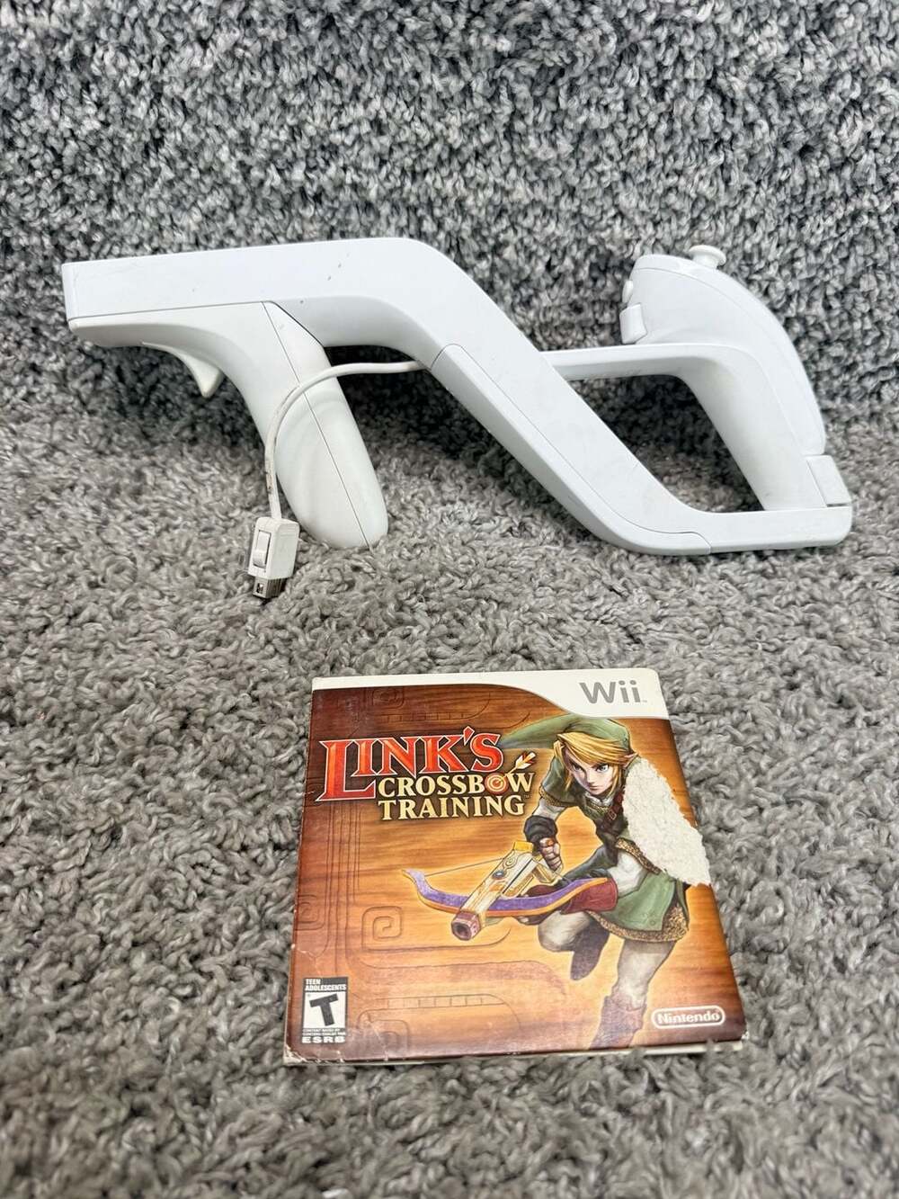Link's Crossbow Training Wii Game with Nintendo Wii Zapper Gun Attachment Bundle